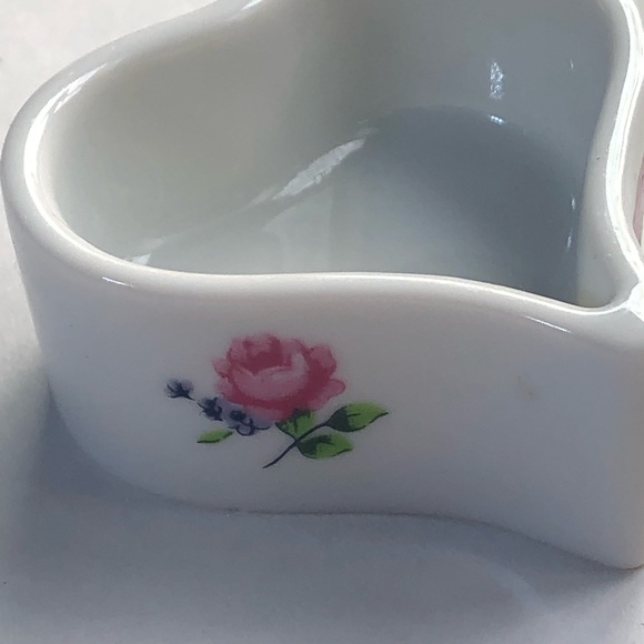 Vintage Lefton Bone China with hand painted roses trinket box prestine condition - Picture 4 of 10